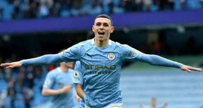 福登双响定乾坤：曼城绝杀利兹联的精彩剖析