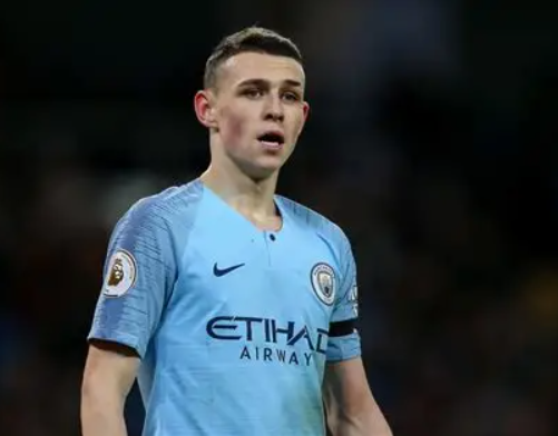 福登双响定乾坤：曼城绝杀利兹联的精彩剖析